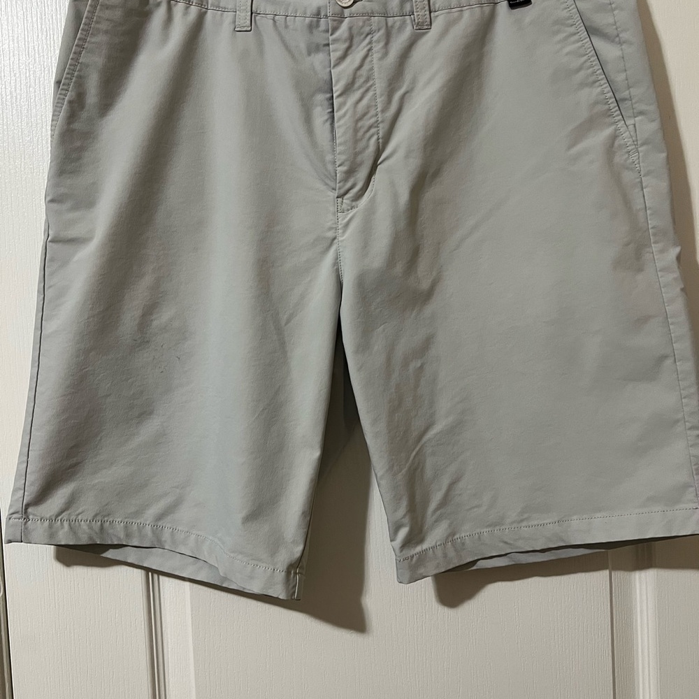 Travis Mathew men’s size 38 golf shorts.